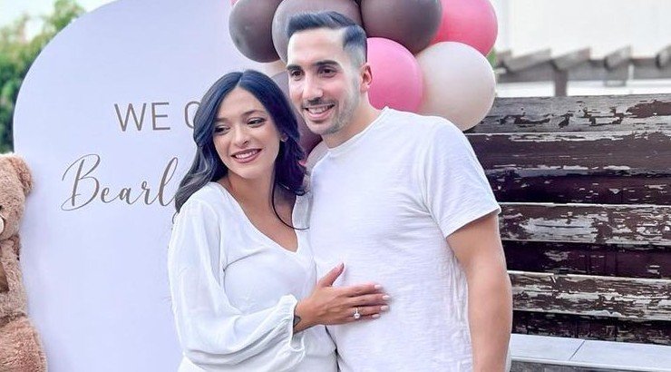 Ανδρέας Φιλιώτης: Η σύντροφός του τον απαθανάτισε αγκαλιά με τη νεογέννητη κόρη τους