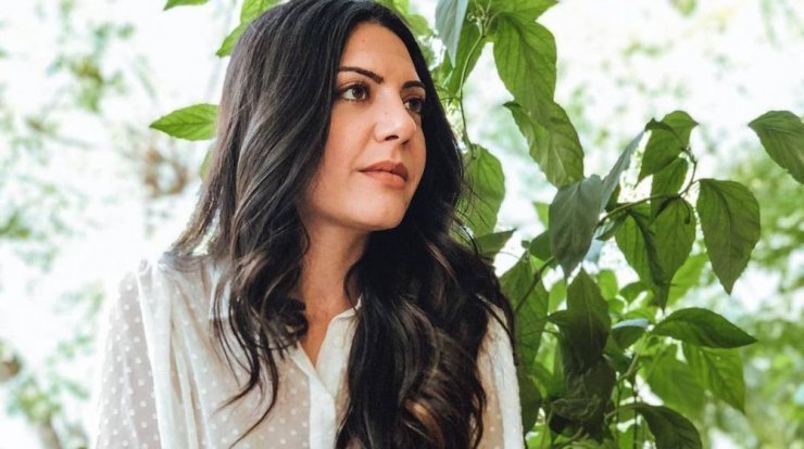 Πέννυ Φοινίρη: Η topless φωτογραφία της και το μεγάλο τατουάζ στην πλάτη