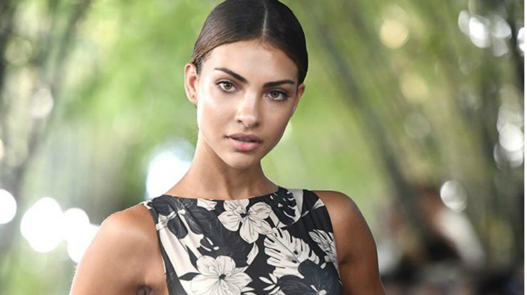 Floral στην παραλία για τις πιο fashionable βουτιές