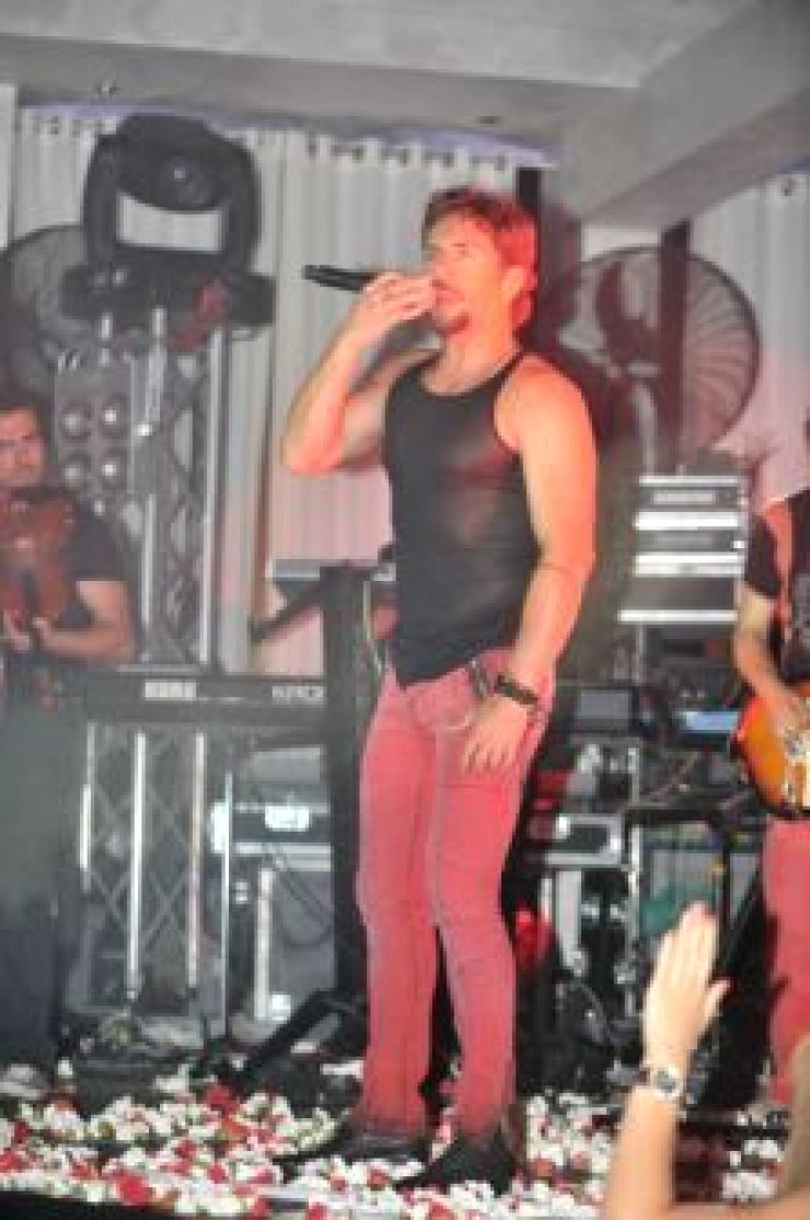 Ο Γιώργος Μαζωνάκης στο XS Day & Night Club