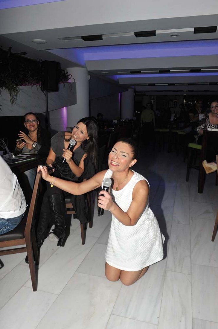 Έλια Ιωαννίδου: Διοργάνωσε karaoke night με Κύπριους ηθοποιούς