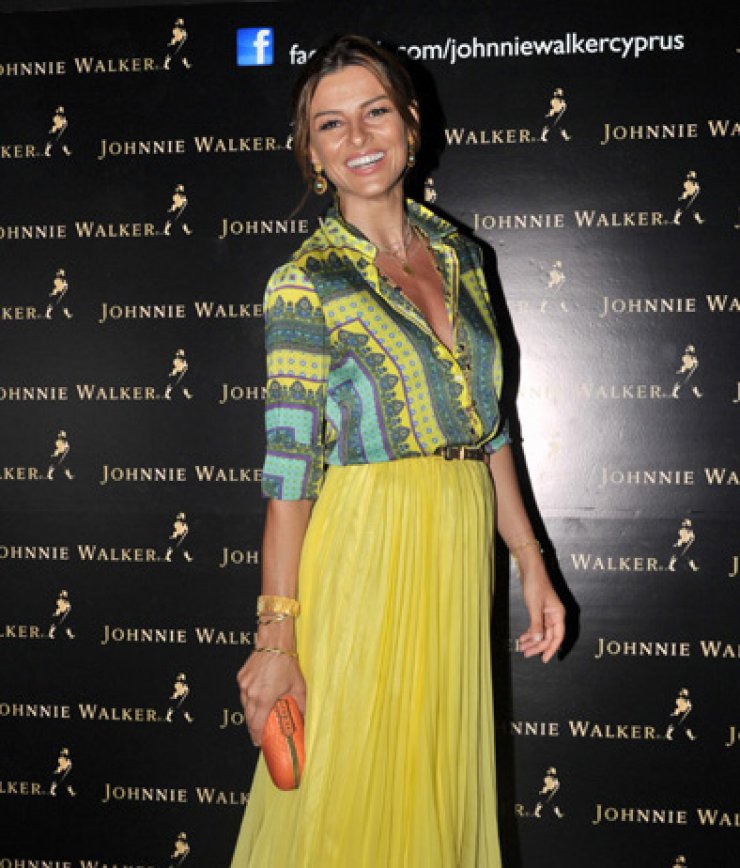 Ραμόνα Φίλιπ: Δείτε βίντεο με την ίδια σε νυχτερινή της έξοδο!