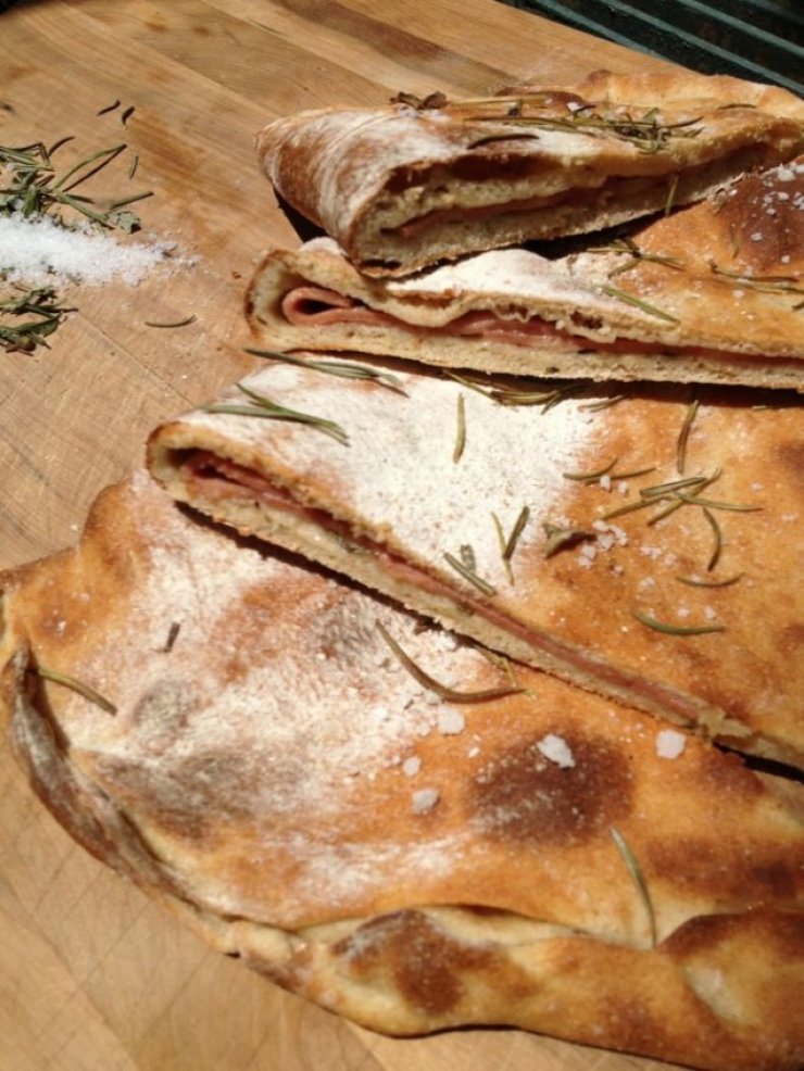 Φοκάτσια με Μορταδέλα και Δεντρολίβανο