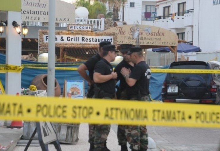 Χειροπέδες στο σωματοφύλακα Καλοψιδιώτη και σε αλλους τρεις