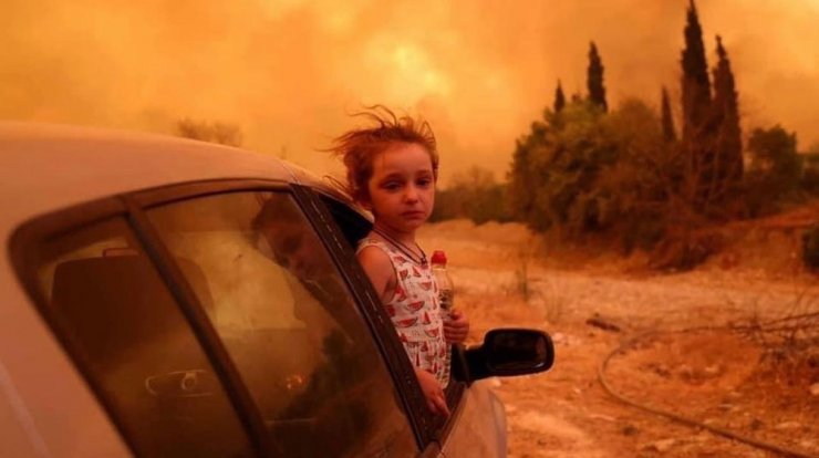 Επτά φωτογραφίες διασήμων για τις πυρκαγιές στην Ελλάδα που μας συγκλόνισαν!