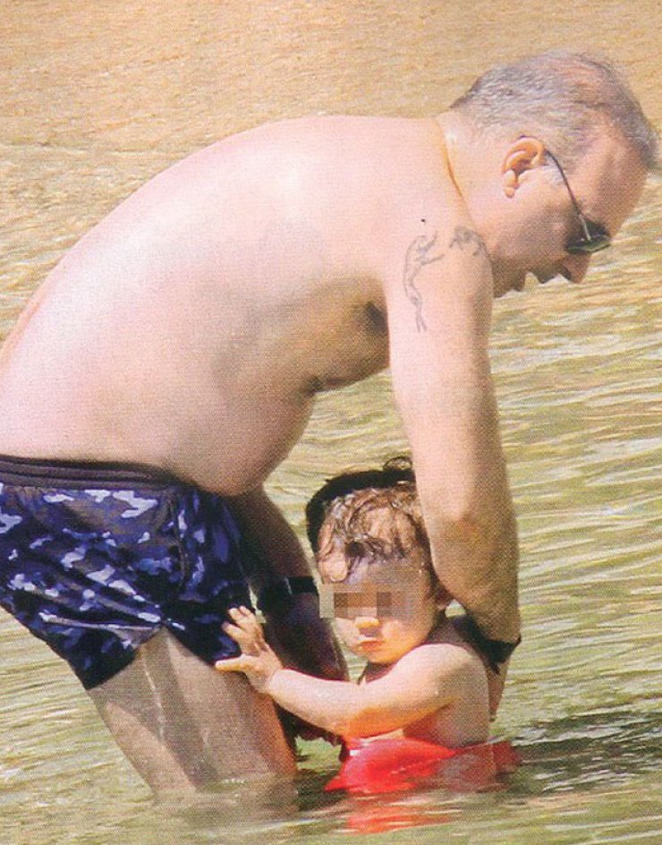 Φώτης Σεργουλόπουλος: Οι τρυφερές στιγμές με τον γιό του στην παραλία