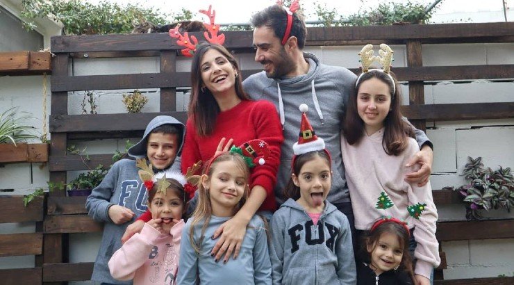 Ειρήνη Καραγιώργη – Χρήστος Κυπρή: Οι γιορτινές φωτογραφίες με τα έξι παιδιά τους! 