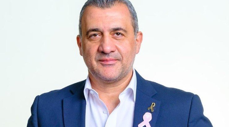 Λουκάς Φουρλάς: Το ποίημα που αφιέρωσε στην κορούλα του και το τατουάζ στο μπράτσο του με εκείνην