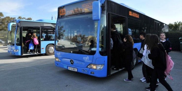 24 λεωφορεία έξω από το προεδρικό μέγαρο