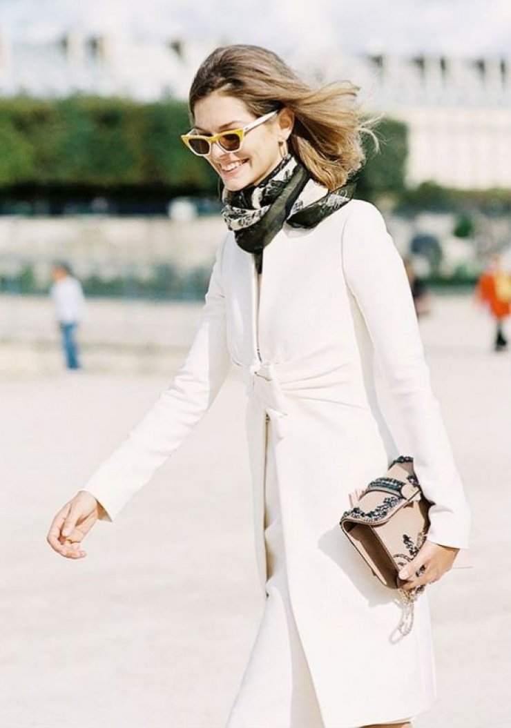 Το φουλάρι στο λαιμό είναι το νέο trend