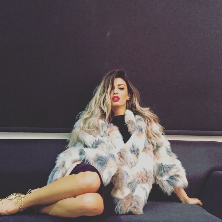 Ελένη Φουρέιρα: Ξέρεις πόσο ζυγίζει η τραγουδίστρια;