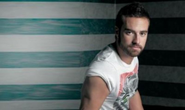 «Τσάκωσαν» τον Φραγκολιά με άντρα στο κρεβάτι!