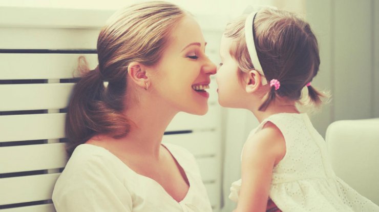 Πέντε φράσεις της Μαρίας Μοντεσσόρι που ηρεμούν ένα επιθετικό παιδί