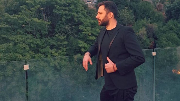 Χρυσόστομος Φυλακτού: Επανεκτέλεσε μαγευτικά τραγούδι που γνωρίσαμε από τη φωνή του Μιχάλη Χατζηγιάννη