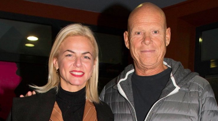 Χριστίνα Κοντοβά: Αποκάλυψε πως υιοθέτησε ένα κοριτσάκι και πόζαρε μαζί του [εικόνα]