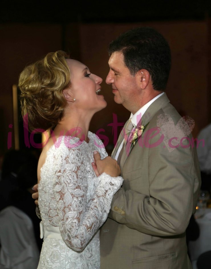 Mέλανη Στέλιου-Αλέξης Νικολάου: Οι επίσημες φωτογραφίες του γάμου τους