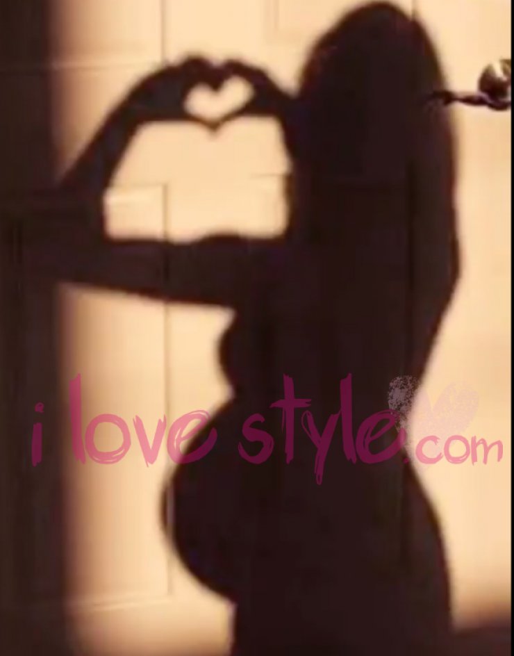 Επώνυμος Κύπριος μας έδειξε για πρώτη φορά τη φουσκωμένη κοιλιά της συντρόφου του!