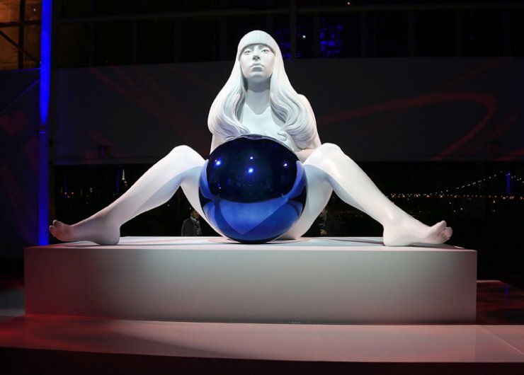 H Lady Gaga έγινε άγαλμα!!! [εικόνες]