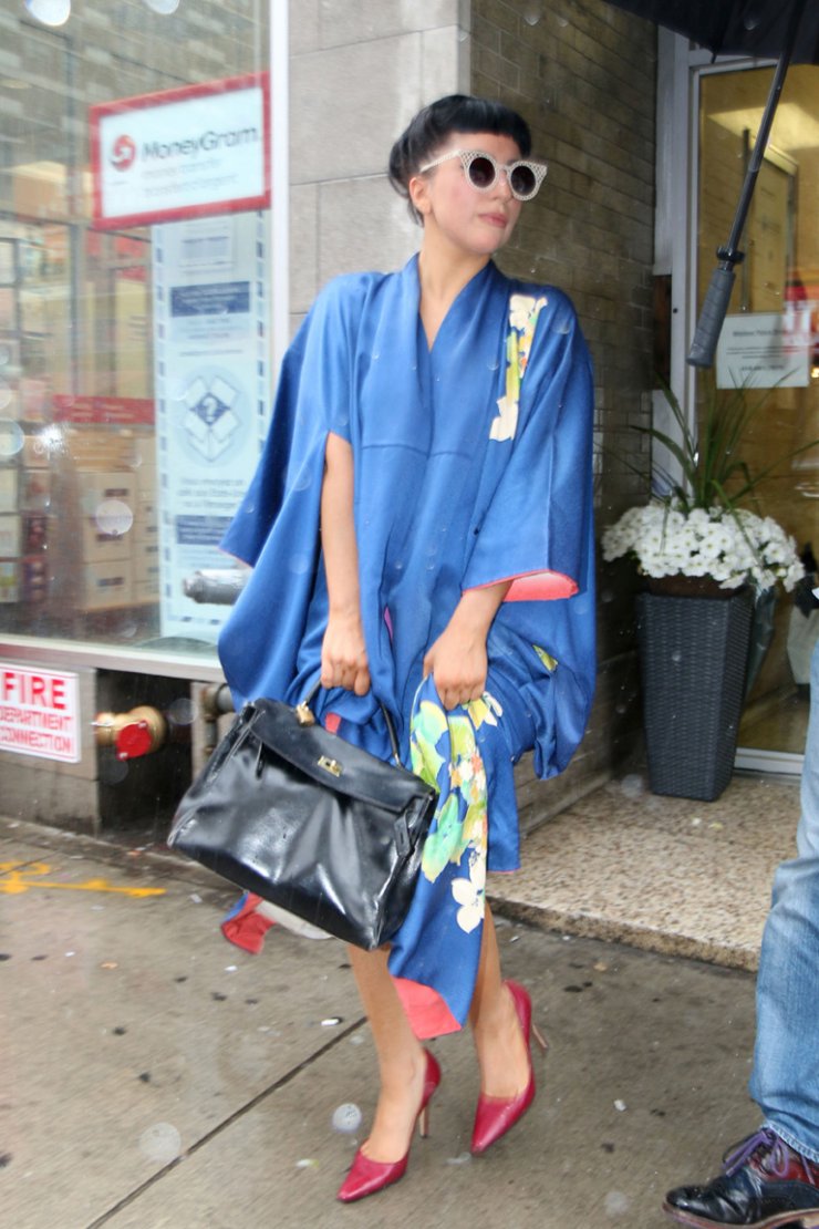 H Lady Gaga λέει ναι στην μόδα του κιμονό [εικόνες]