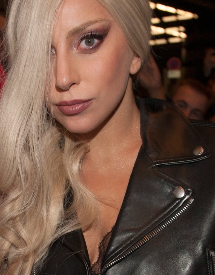 Η Lady Gaga παρακολουθεί αγώνα μπάσκετ [εικόνες]