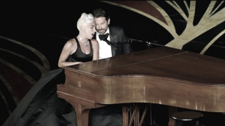 Lady Gaga: Η απάντησή της για τις φήμες που τη θέλουν ζευγάρι με τον Bradley Cooper μετά την εμφάνισή τους στα Oscars