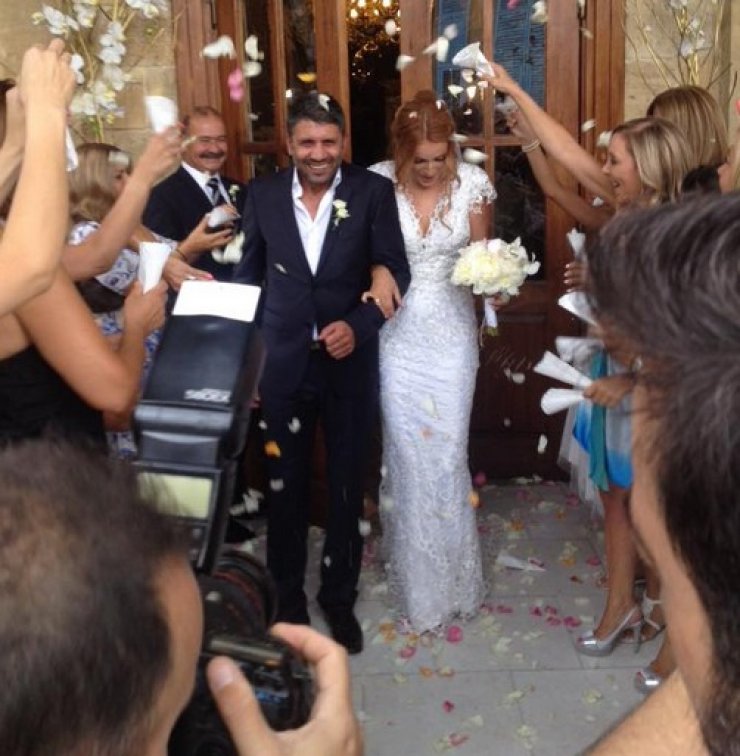 Όλγα Πολίτου-Ευριπίδης Τσιακλής: Δείτε φωτογραφικά στιγμιότυπα από το γάμο τους