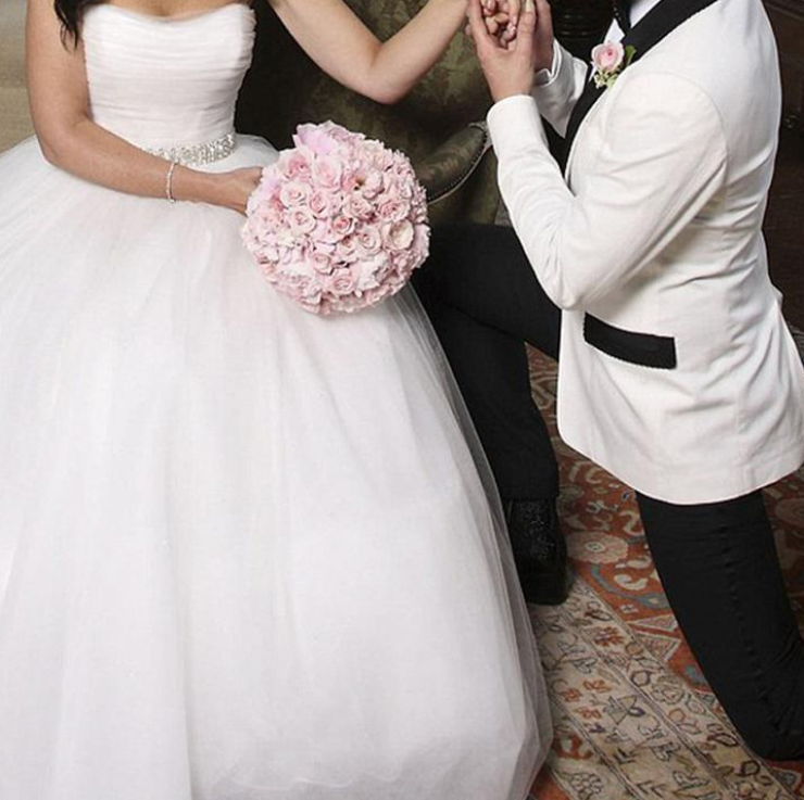 Η πρώτη γαμήλια φωτογραφία διάσημου ζευγαριού!