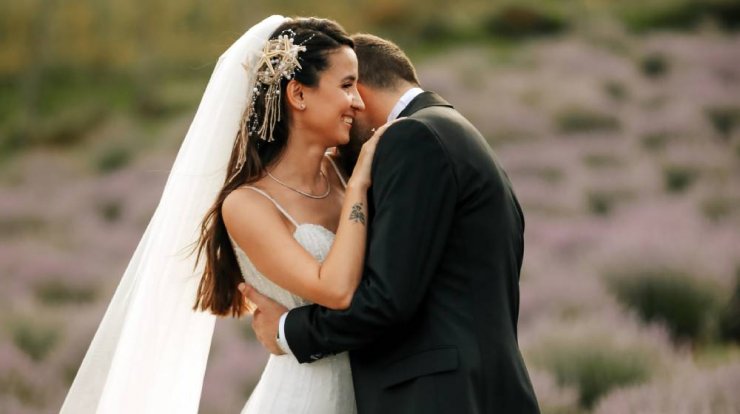 Ποιά ηλικία θεωρούν οι νέοι στην Κύπρο ιδανική για να ανέβουν τα σκαλιά της εκκλησίας;