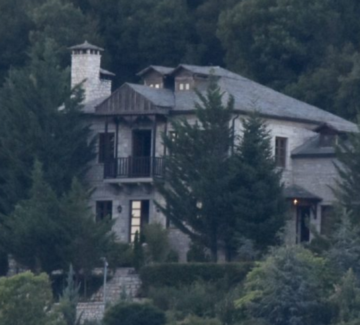 Σε αυτή την εντυπωσιακή έπαυλη μέσα στο δάσος έγινε ο γάμος ζευγαριού της ελληνικής showbiz!