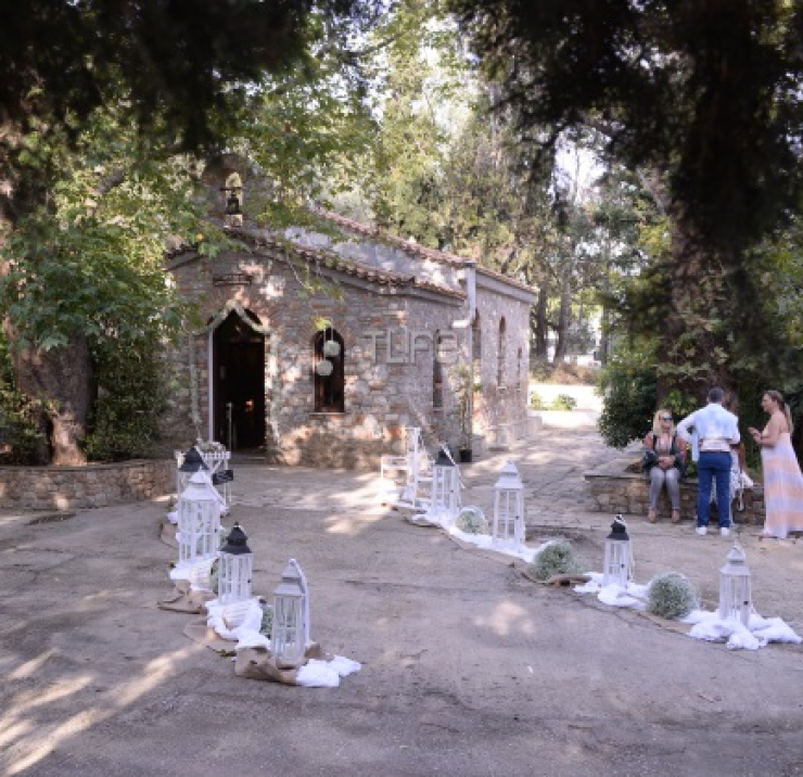 Ο λαμπερός γάμος στη Σκιάθο αγαπημένης Ελληνίδας ηθοποιού!