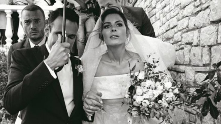 Μαρία Μενούνος: Αυτός είναι ο λόγος που άργησε μιάμιση ώρα να πάει στον γάμο της