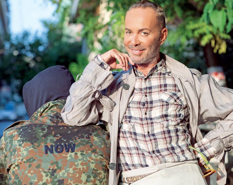 Λάκης Γαβαλάς: «Δεν θα κάνω ποτέ πρωινό. Δεν μπορώ να γκαστρωθώ»