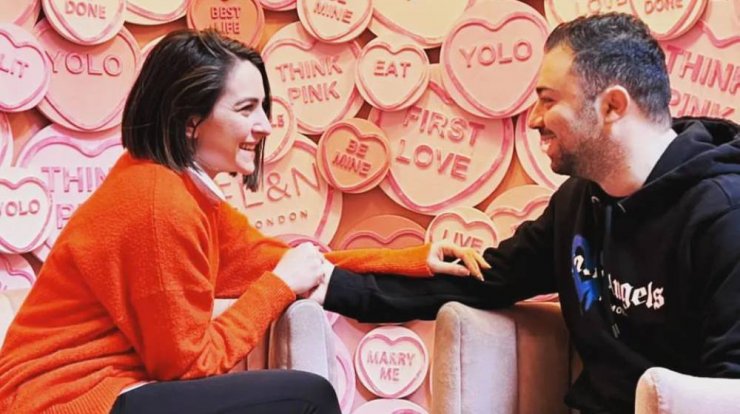 Γαβριέλλα Ζάρτηλα: Η ερωτική αφιέρωση του συζύγου της ενώ απολάμβαναν τον Σάκη Ρουβά [βίντεο]