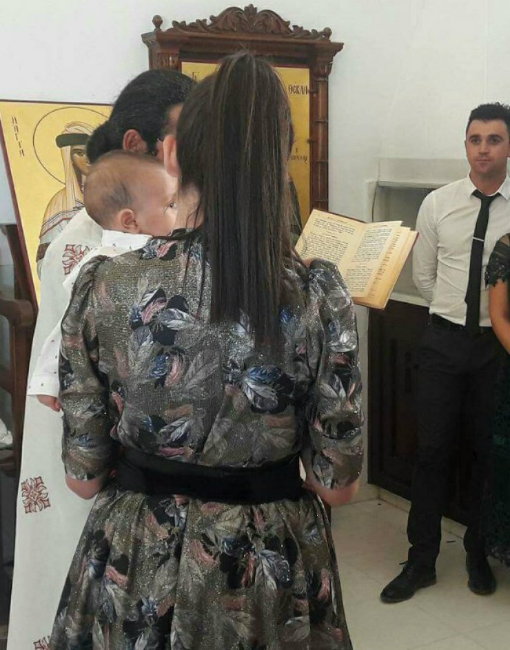 Πρόσωπο της κυπριακής τηλεόρασης έγινε νονά! [εικόνες]