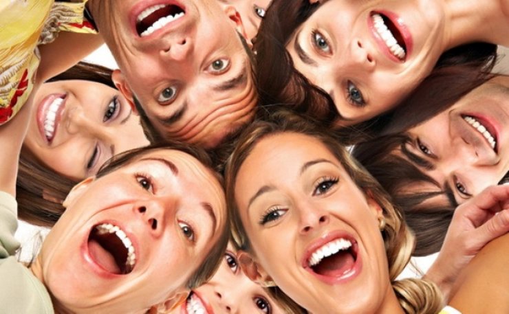 Γιατί γελάμε; Έρευνα αναλύει το μεγάλο μυστήριο του γέλιου