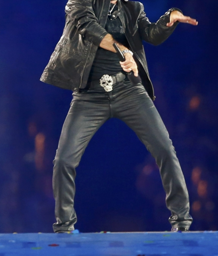 Η απίστευτη μεταμόρφωση πασίγνωστου τραγουδιστή!