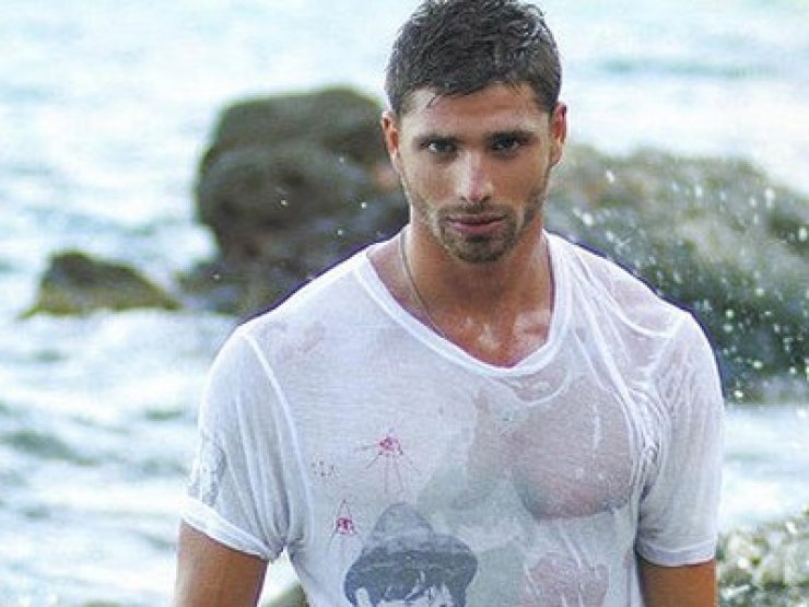 Ντύθηκε γαμπρός ο Γιώργος Μανίκας