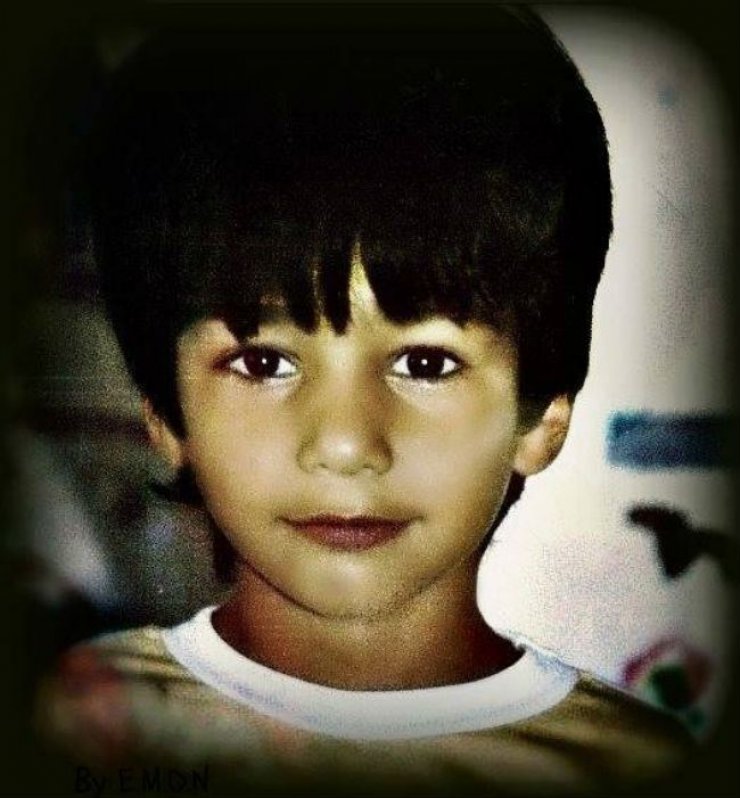 Αναγνωρίζεις ποιος επώνυμος είναι;