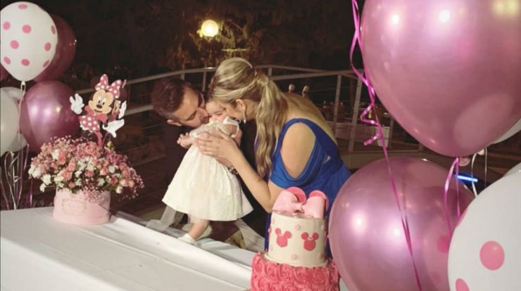 Αφροδίτη Γεωργίου - Στέφανος Στυλιανού: Βάπτισαν την κορούλα τους [εικόνες]