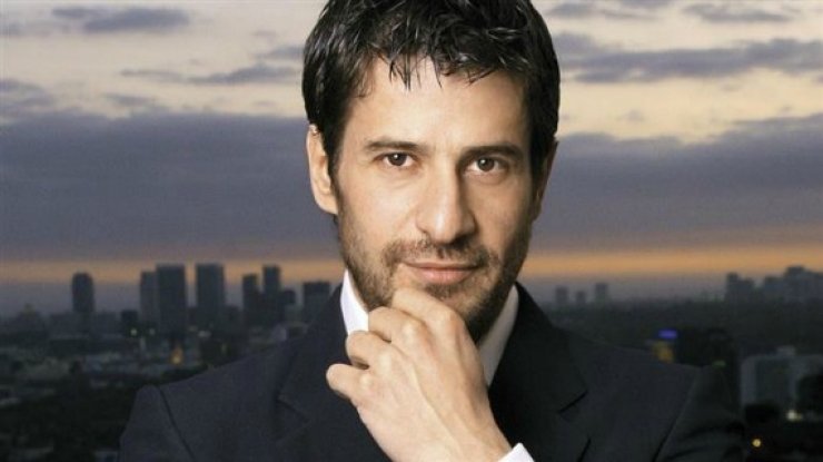 O Αλέξης Γεωργούλης μαντεύει διάσημα…χείλη!