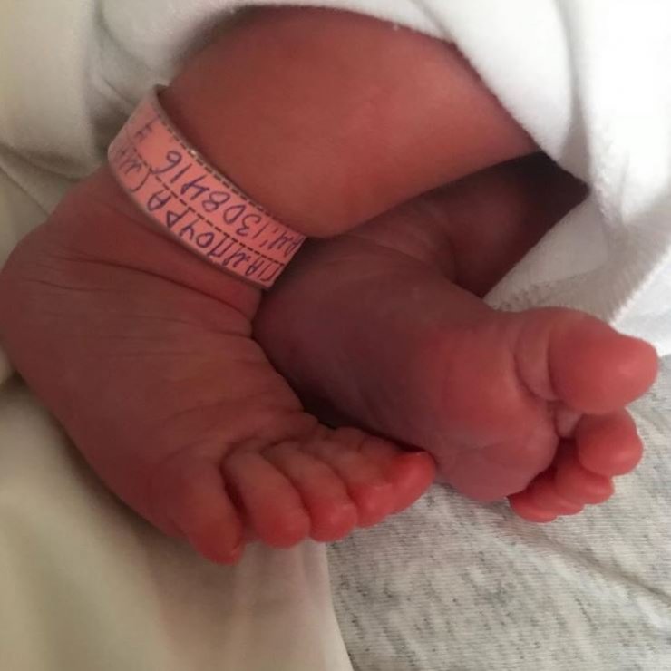 Επώνυμη Ελληνίδα έγινε μανούλα και δημοσίευσε την πρώτη φωτογραφία του μωρού της!