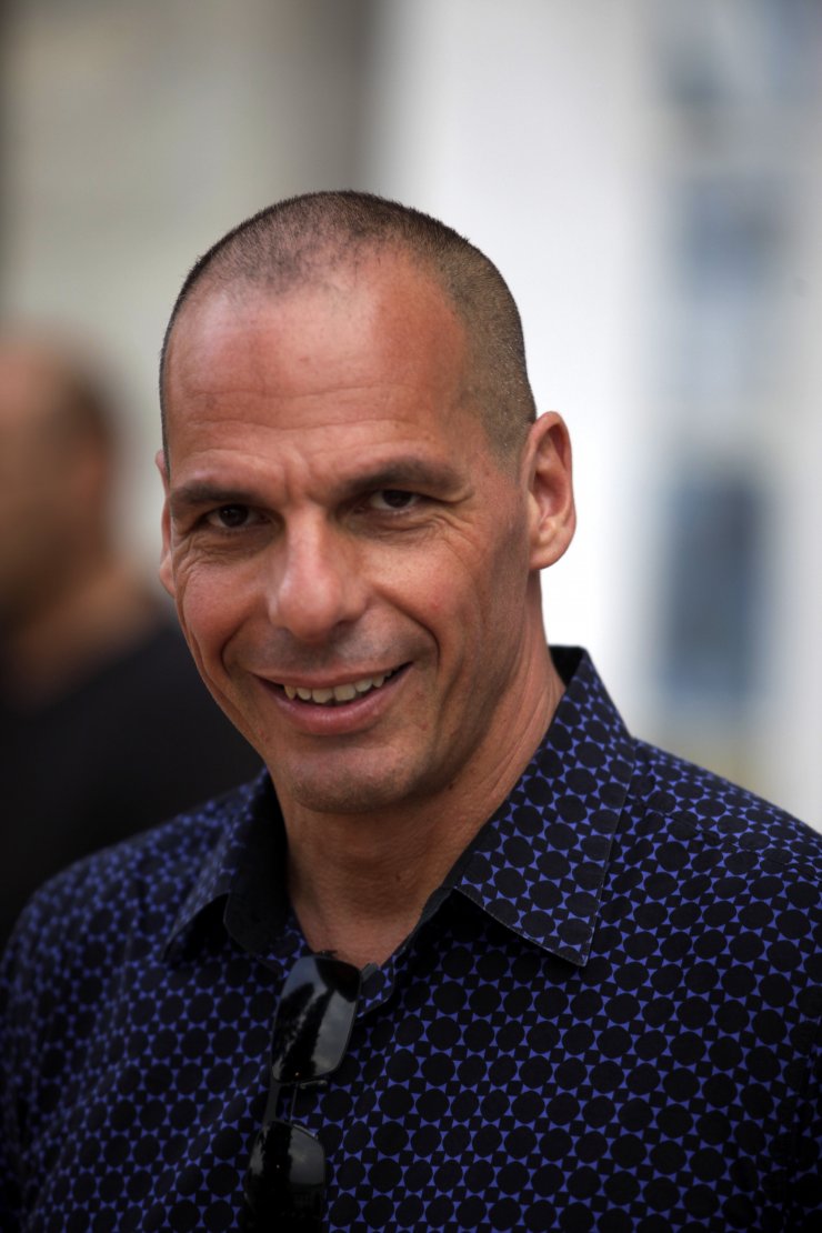 Με ποιον γνωστό Έλληνα ηθοποιό ήταν συμμαθητής ο Γιάνης Βαρουφάκης;