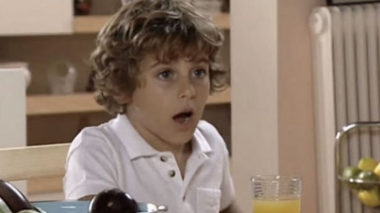 Θυμάστε το χαριτωμένο αγοράκι στο “Ευτυχισμένοι Μαζί”; Μεγάλωσε και είναι ερωτευμένος! 