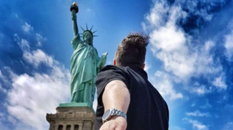 Έλληνας τραγουδιστής έγινε για πρώτη φορά πατέρας και δηλώνει ευτυχισμένος