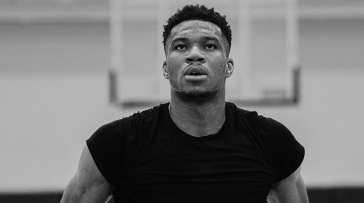 Γιάννης Αντετοκούμπο: Μας έδειξε πρώτη φορά από τη Λεμεσό τον νεογέννητο γιο του και έγινε χαμός [εικόνα]