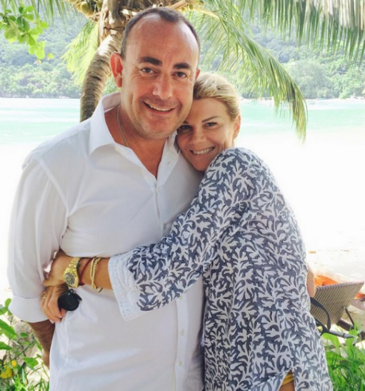 Γιάννης Λούτσιος: Δείτε τον να παίζει αρμόνιο σε τρελά κέφια και να τον αποθεώνουν!