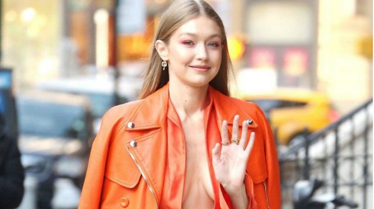H Gigi Hadid μας δείχνει πως να φορέσουμε την απόχρωση του 2019