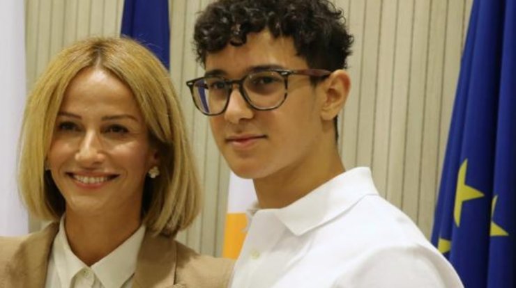 Έμιλυ Γιολίτη: Ο γιος της κατετάγη στον στρατό! [εικόνα]