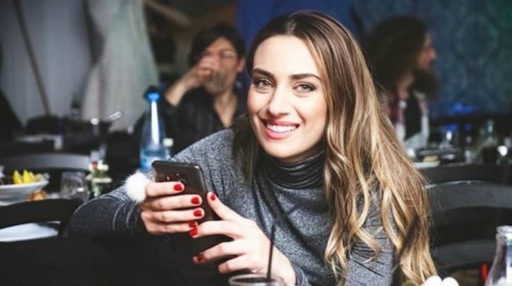 Η μίνι φούστα της Τζώρτζιας Παναγή που έφερε αναστάτωση! [εικόνα & βίντεο]