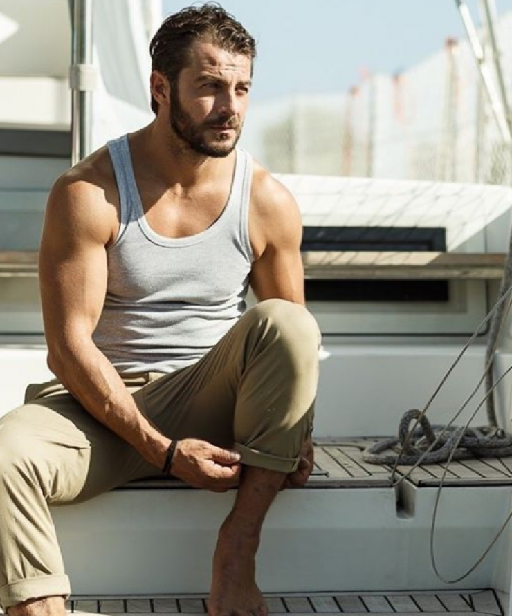 Ο Γιώργος Αγγελόπουλος μιλάει πρώτη φορά για τα δύσκολα παιδικά του χρόνια! [βίντεο]